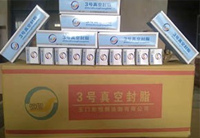 本產(chǎn)品是由潤(rùn)滑油基礎(chǔ)油經(jīng)精餾、稠化并加入適量的添加劑，再經(jīng)后處理后制得。本產(chǎn)品主要用作真空系統(tǒng)的活動(dòng)部分和可拆卸部分的密封和潤(rùn)滑。1、2、3號(hào)適用于30℃條件下使用，4號(hào)最高使用溫度可達(dá)120℃，可用