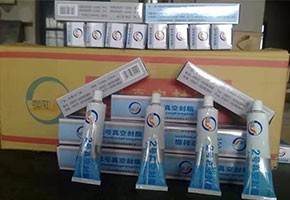 本產(chǎn)品是由潤(rùn)滑油基礎(chǔ)油經(jīng)精餾、稠化并加入適量的添加劑，再經(jīng)后處理后制得。本產(chǎn)品主要用作真空系統(tǒng)的活動(dòng)部分和可拆卸部分的密封和潤(rùn)滑。1、2、3號(hào)適用于30℃條件下使用，4號(hào)最高使用溫度可達(dá)120℃，可用