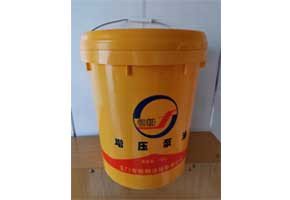 本產(chǎn)品是由潤(rùn)滑油餾分油經(jīng)脫蠟深度精制、蒸餾切割、高真空脫氣等工藝制備而成。本產(chǎn)品適用于各種增壓泵的工作液，如真空冶煉、塑料連續(xù)噴鍍金屬，真空蒸餾及低密度風(fēng)洞裝置等增壓泵的用油。1、性能特點(diǎn)較低的飽和蒸